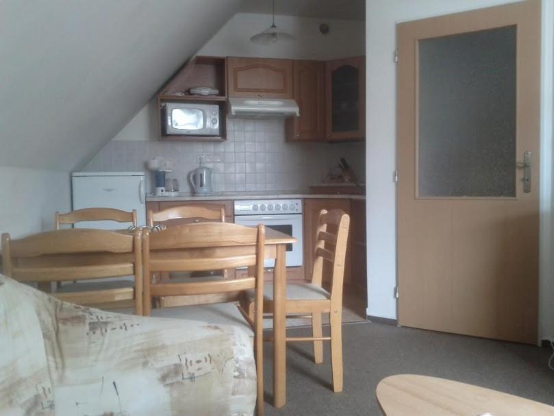 Apartment Klara โรกีนีซ นัด ยีเซอโร ภายนอก รูปภาพ